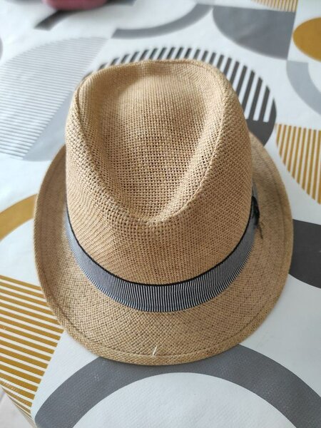 Chapeau en paille élégant