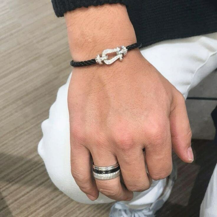 Bracelet en corde noire avec fermoir en argent