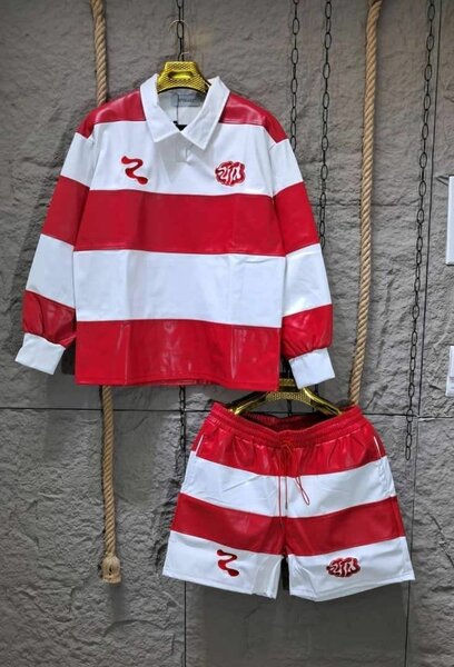 Ensemble de sport rayé rouge