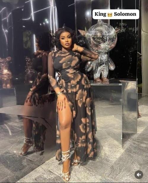 Robe longue élégante à fleurs