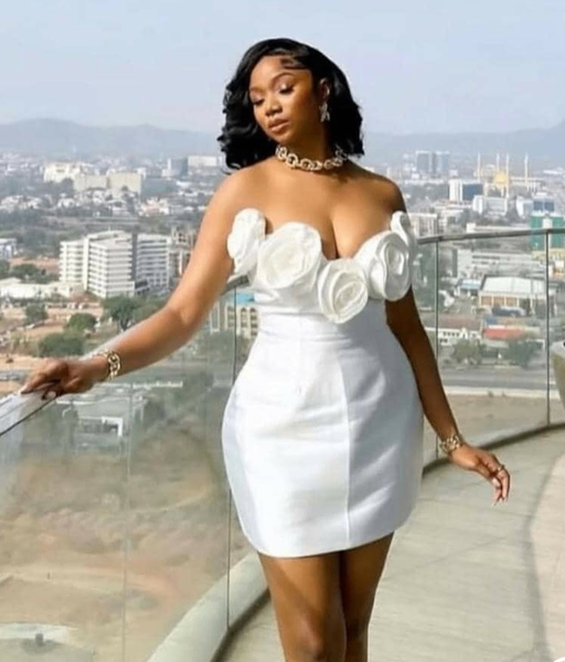 Robe Blanche avec Fleurs