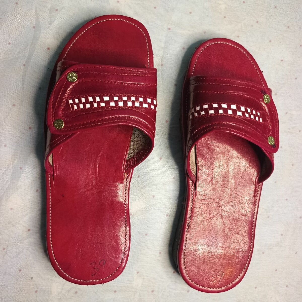 Mules en cuir rouge élégantes