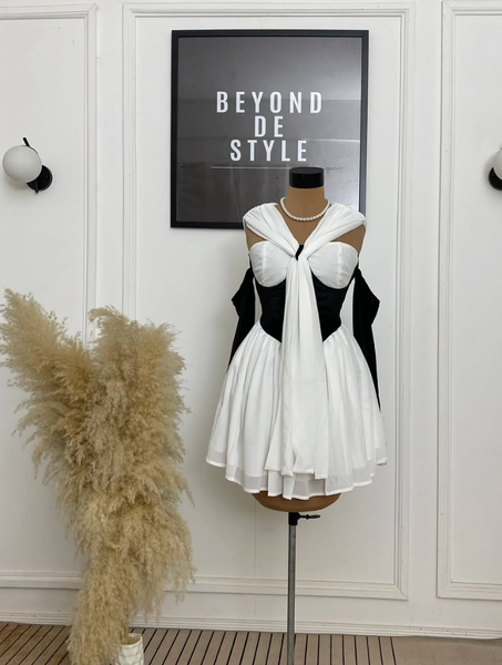  ICONIC TWO TONED FLARE GOWN. STRETCHY.