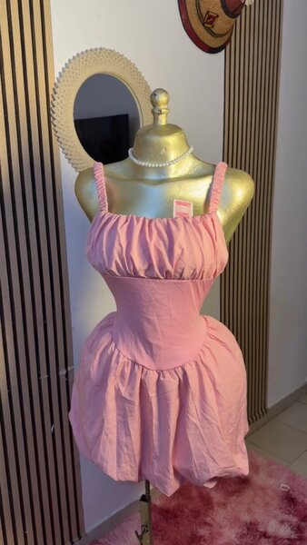 Robe rose élégante femme