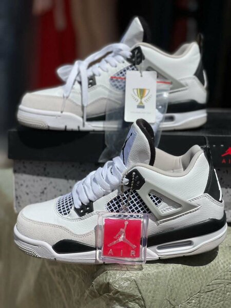 Air Jordan 4