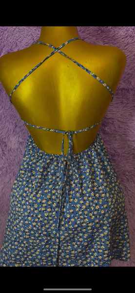 Robe dos nu à fleurs estivale