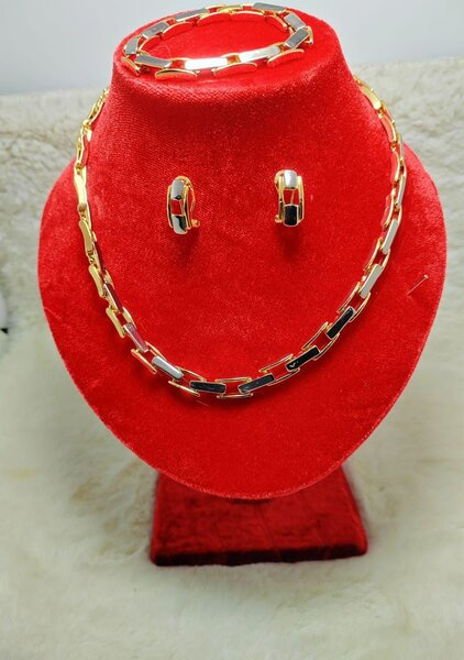 Ensemble de bijoux doré élégant