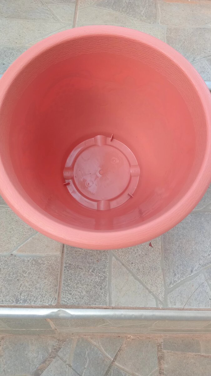 Flower Pots 21cm by 26cm