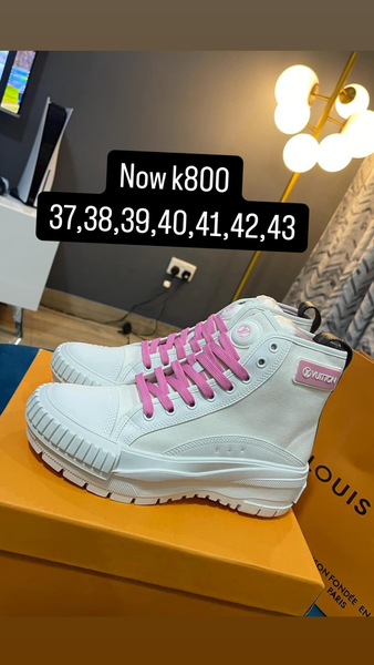 white sneakers with pink laces