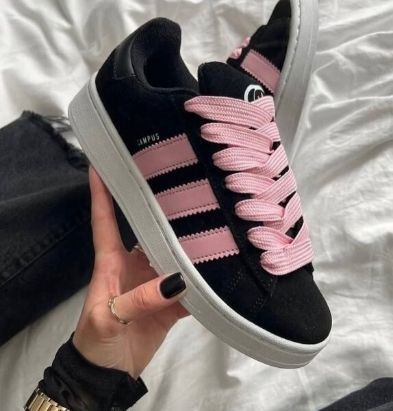 Baskets noires et roses tendance