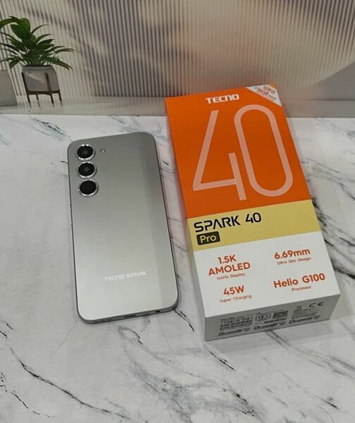 Tecno Spark 40 Pro - Smartphone 1,5K AMOLED 45W