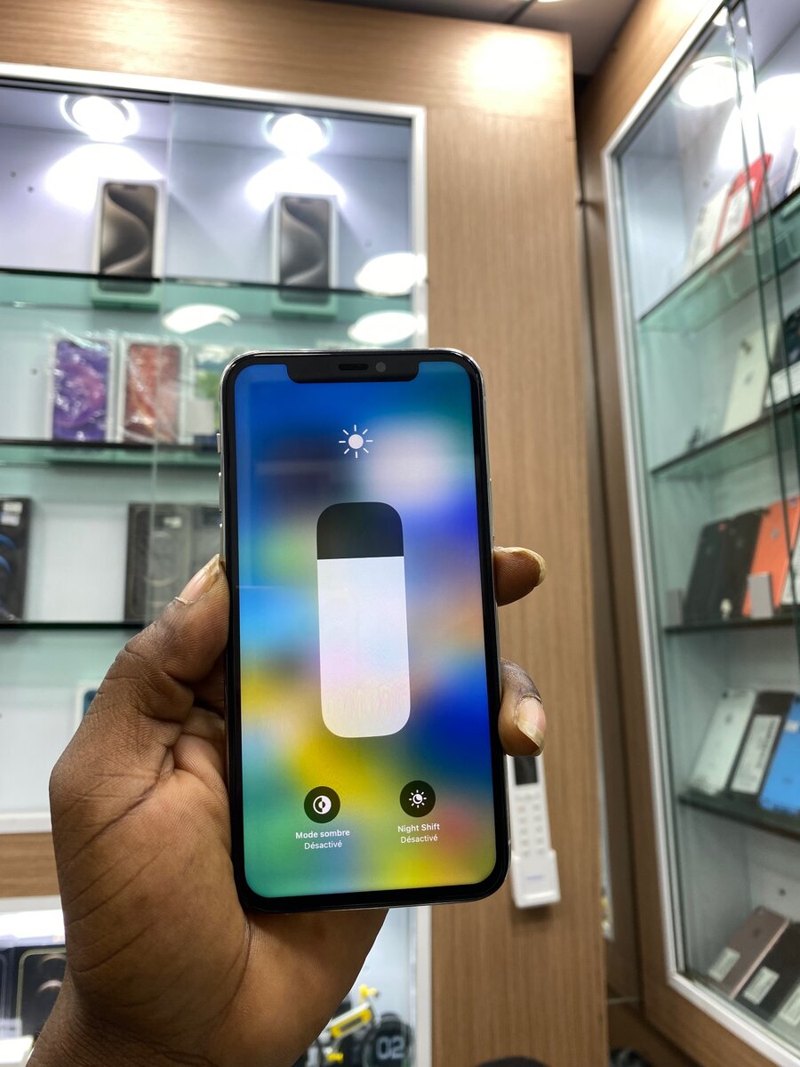 11 pro 64Go bien propre avec carton