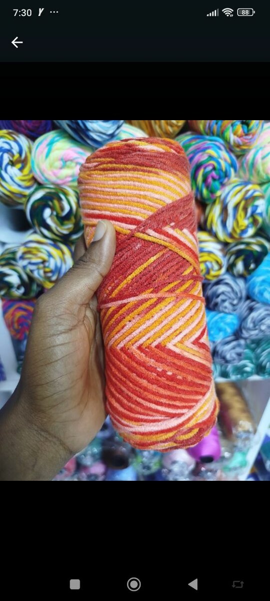 Fil à tricoter coloré