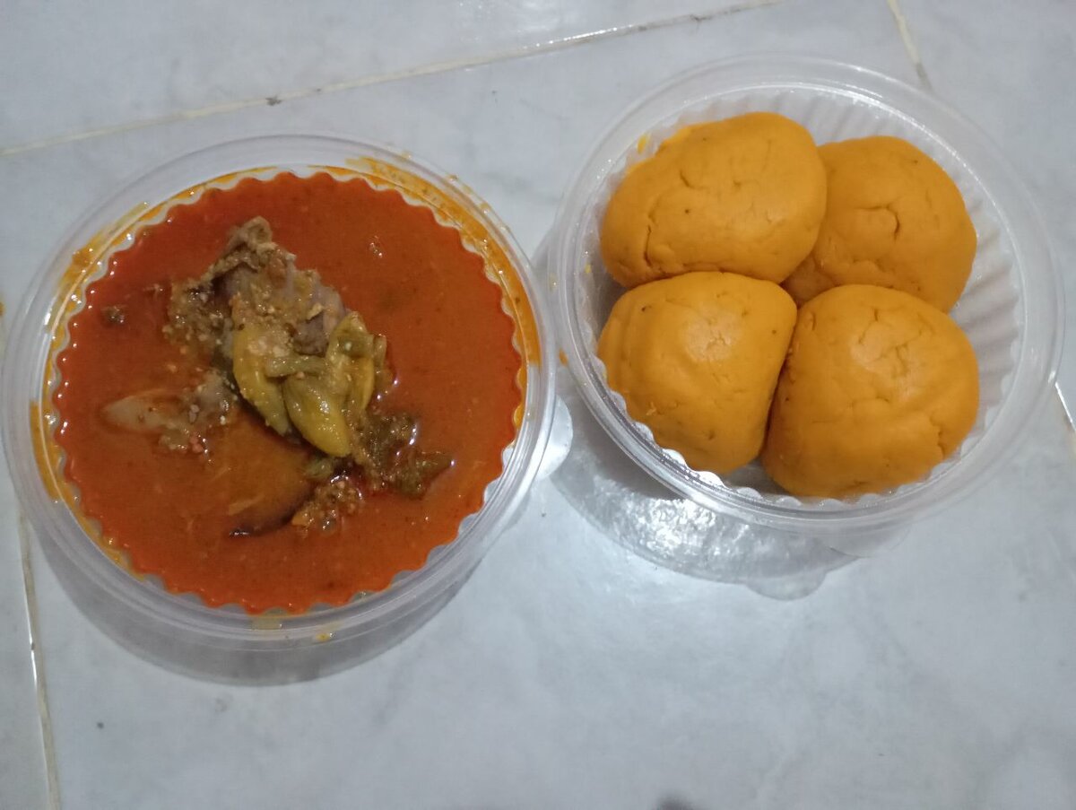 Foufou sauce et poulet