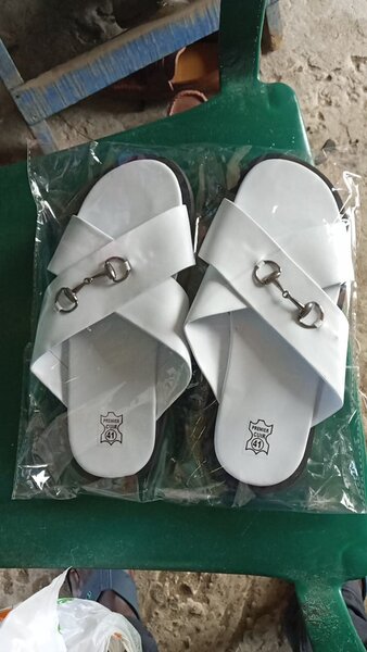 Sandales en cuir croisées