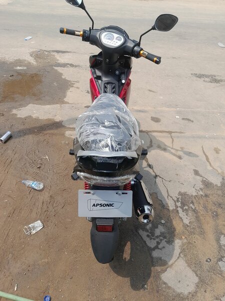 Moto Apsonic rouge et noir