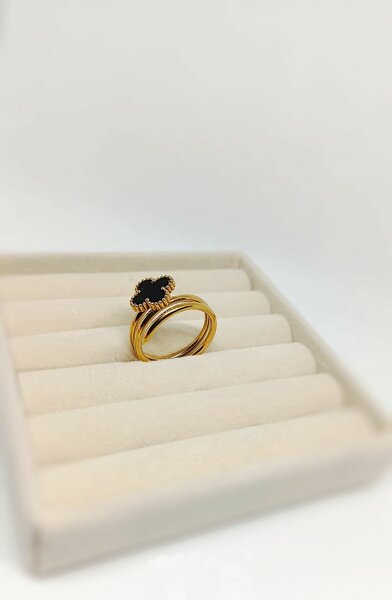 Bague dorée élégante