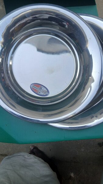 Assiettes en inox robustes