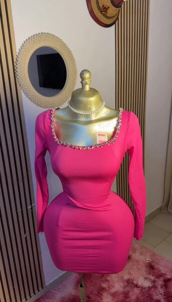 Robe moulante rose élégante