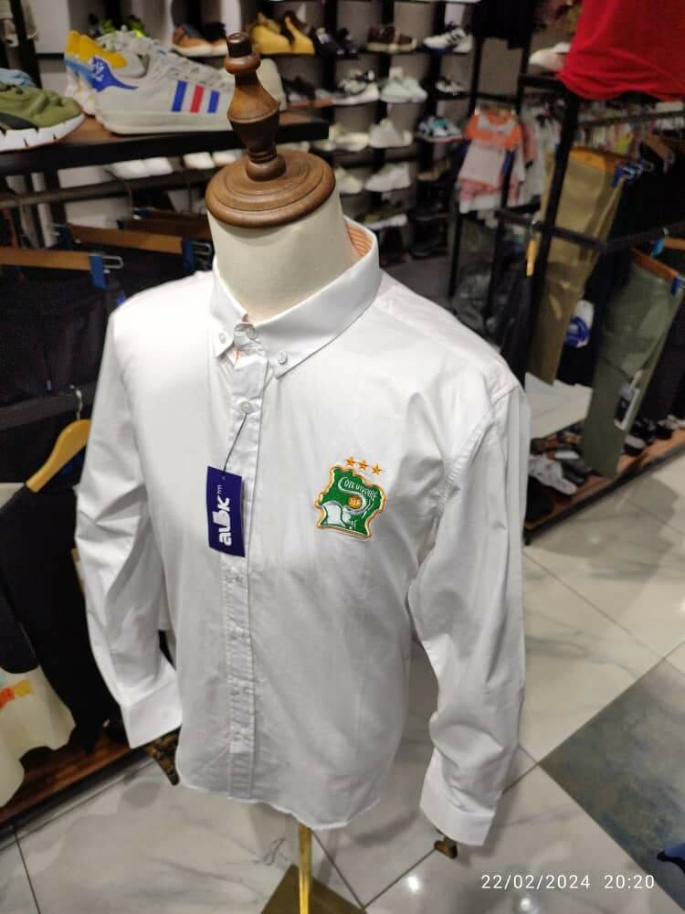 Chemise blanche logo sport