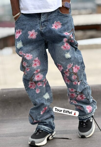 Jeans brodés avec fleurs