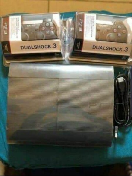 Ps3 Ultra  20jeux et 2manettes