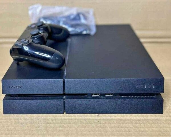 Console PS4 Sony avec manette noire