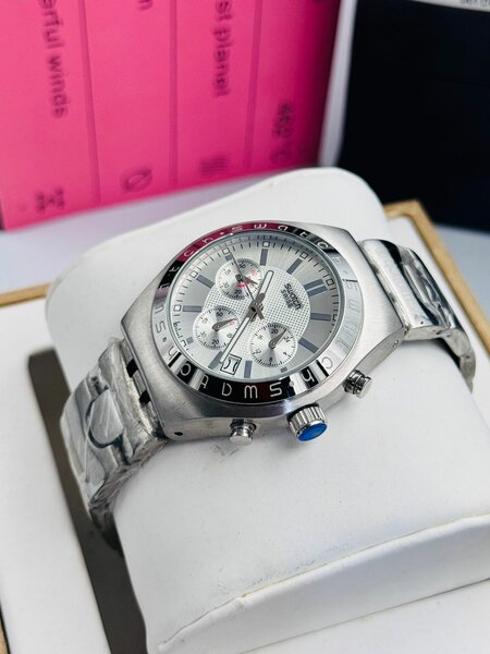 Montres élégantes en acier