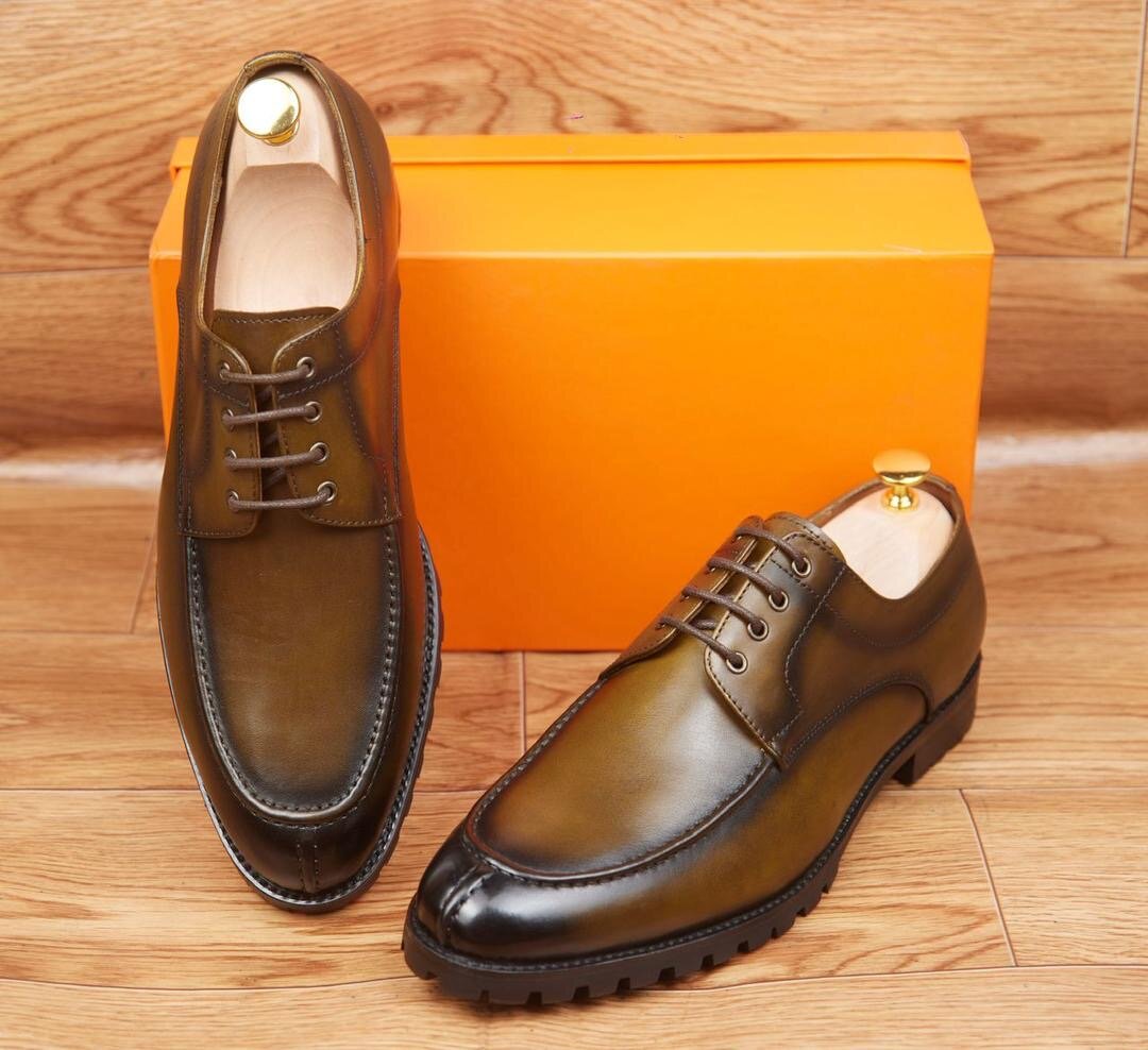 Chaussures en cuir élégant