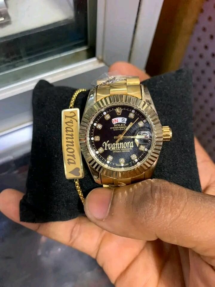 Montre luxe NAVIFORCE avec bracelet