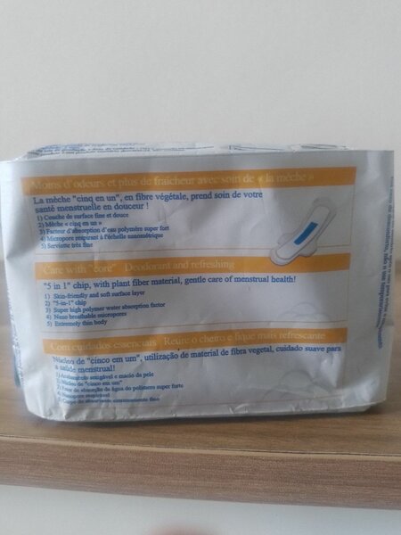 Serviettes hygiéniques douces