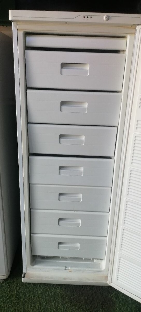 Chest refrigerator and freezer