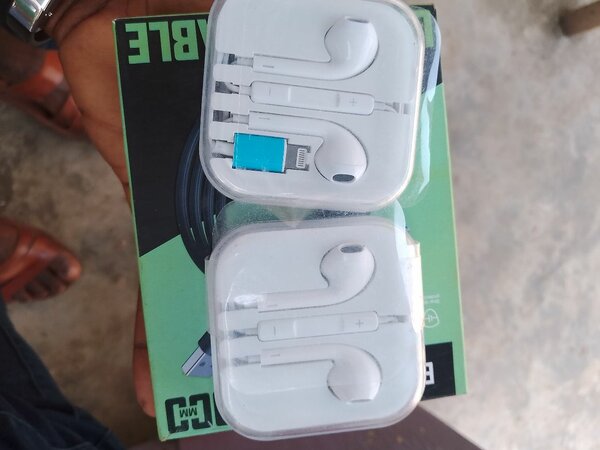 Écouteurs filaires avec micro