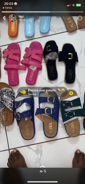 Chaussons colorés en daim