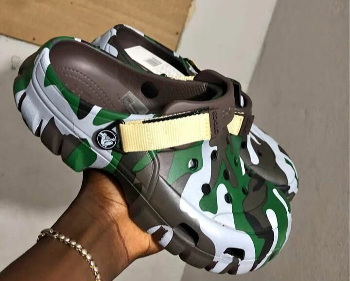 Sabots Crocs imprimés tendance