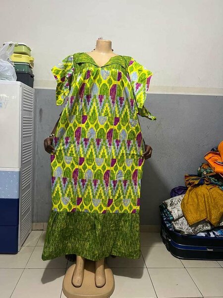 Robe disponible a 8000fr