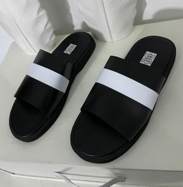 Sandales plates noires pour hommes