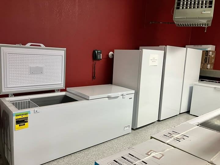 CHEST AND UPRIGHT FREEZER