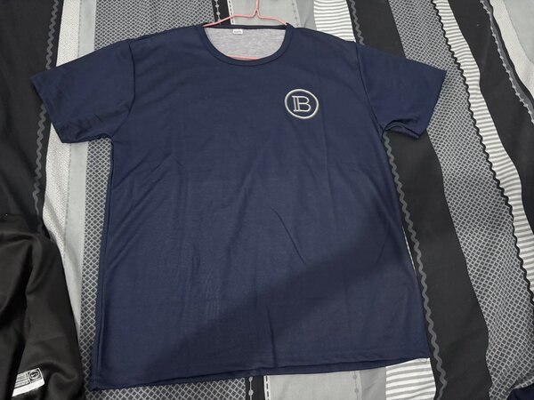 T-shirt bleu classique
