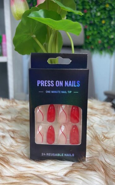 Faux ongles pressés réutilisables