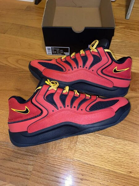 Baskets sport rouges stylées