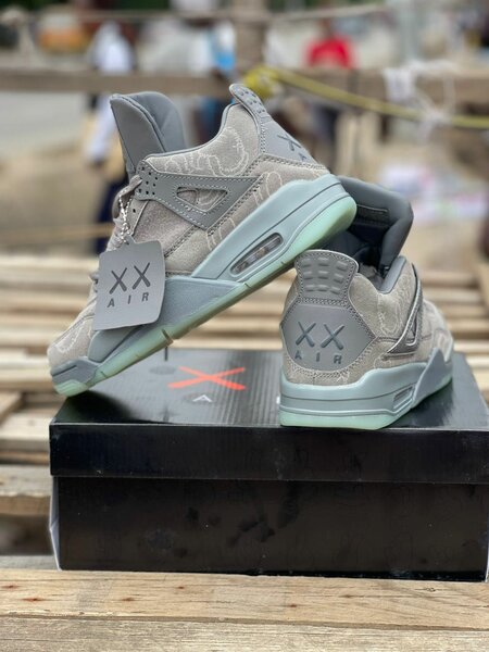 Kaws Jordan 4