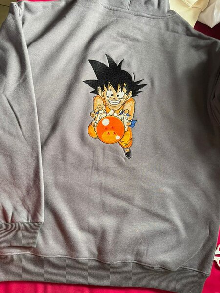 Sweat à capuche brodé