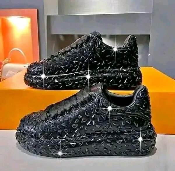 Baskets noires brillantes