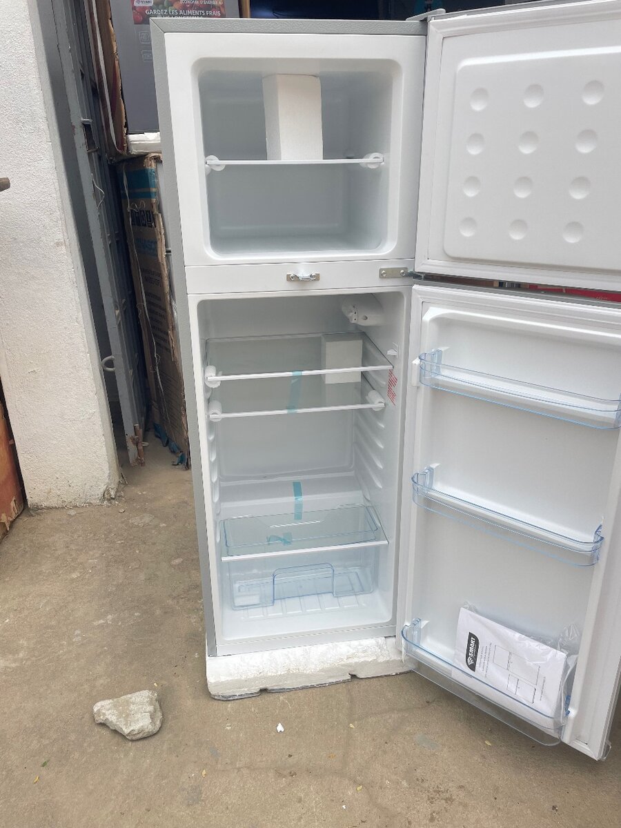 Réfrigérateur double porte moderne