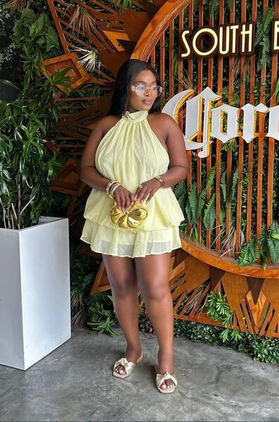 Robe d'été jaune élégante