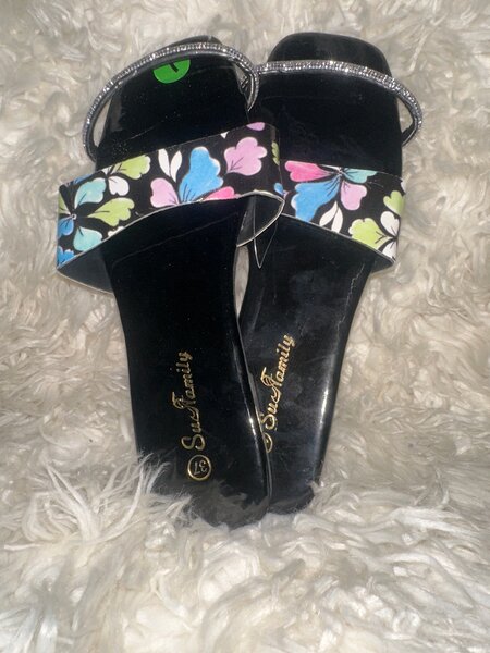 Sandales à talons fleuris