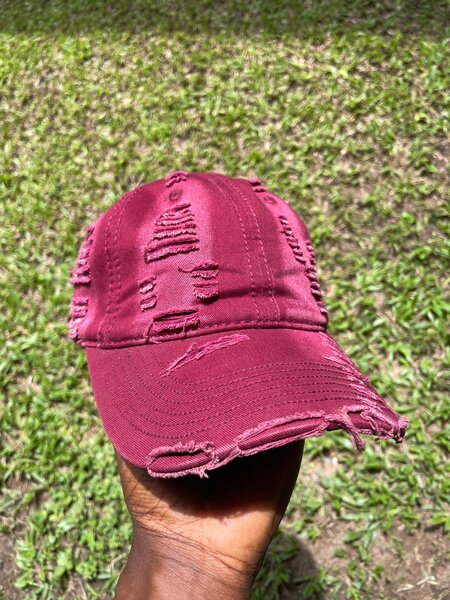 Casquette rouge décontractée