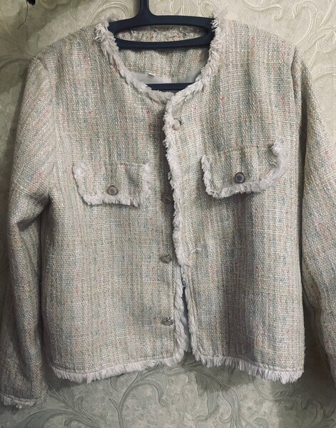 Твидовый жакет в стиле chanel