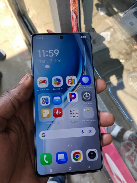 Smartphone moderne avec triple caméra